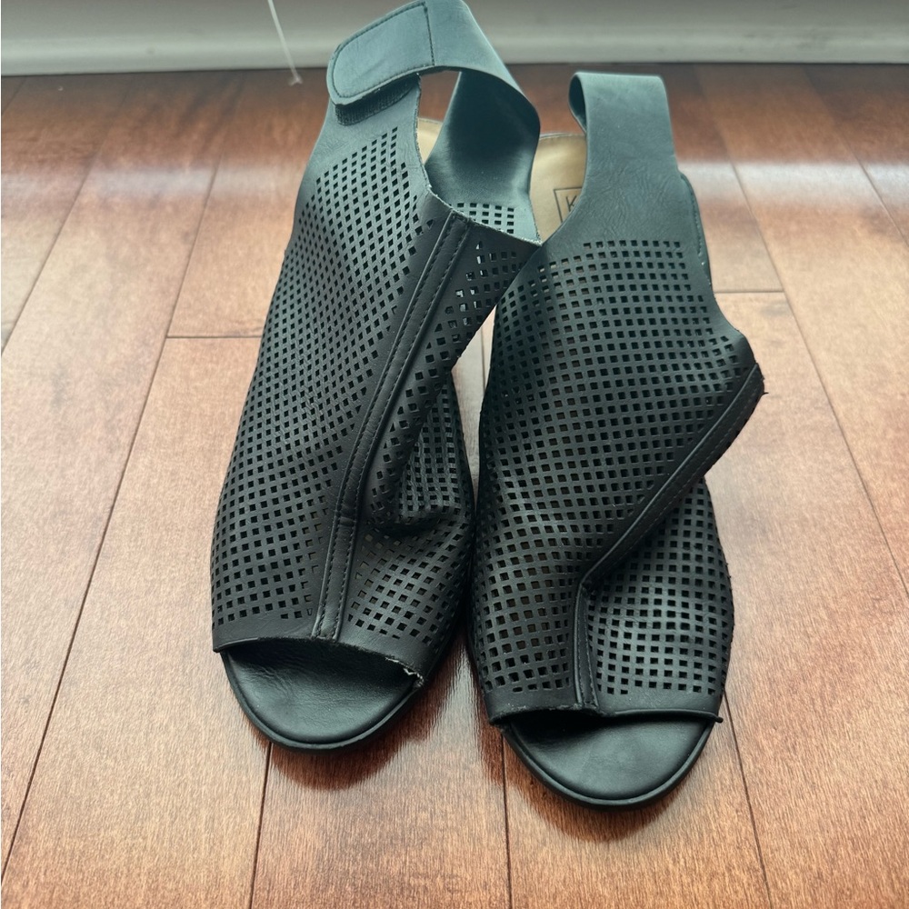 Elegant Black Women's Sandals